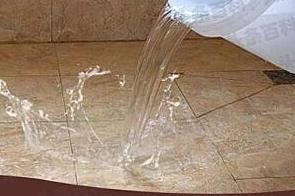 柳南漏水维修 免砸砖防水材料该如何施工